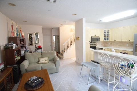 Villa ou maison à vendre à Pembroke Pines, Floride: 4 chambres, 207.92 m2 № 1974580 - photo 15