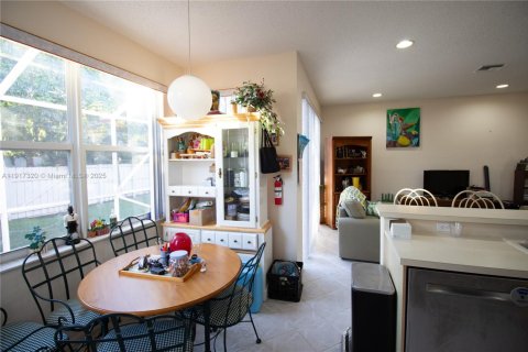 Villa ou maison à vendre à Pembroke Pines, Floride: 4 chambres, 207.92 m2 № 1974580 - photo 13