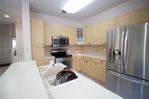 Villa ou maison à vendre à Pembroke Pines, Floride: 4 chambres, 207.92 m2 № 1974580 - photo 14