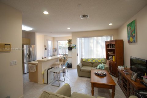 Villa ou maison à vendre à Pembroke Pines, Floride: 4 chambres, 207.92 m2 № 1974580 - photo 12