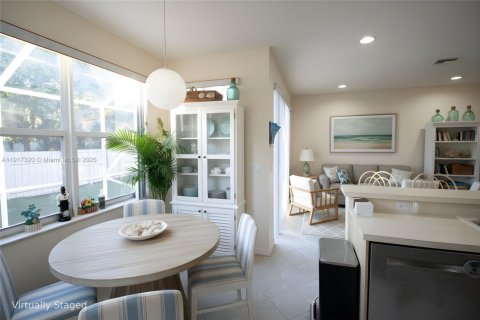 Villa ou maison à vendre à Pembroke Pines, Floride: 4 chambres, 207.92 m2 № 1974580 - photo 9