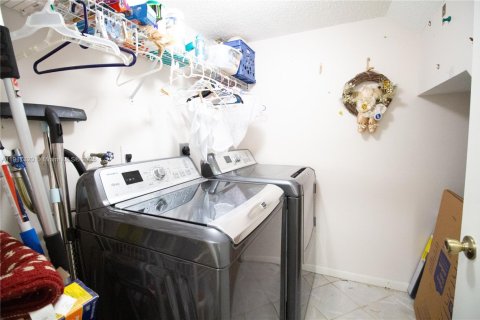 Villa ou maison à vendre à Pembroke Pines, Floride: 4 chambres, 207.92 m2 № 1974580 - photo 26