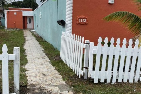 Propiedad comercial en venta en Hollywood, Florida, 197.7 m2 № 2190657 - foto 9