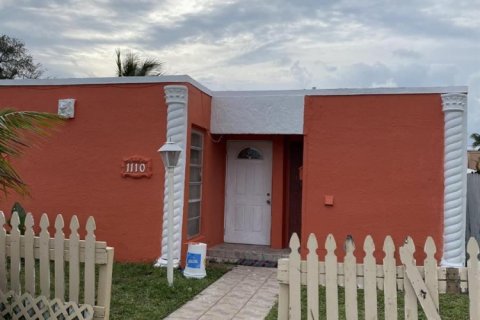 Propiedad comercial en venta en Hollywood, Florida, 197.7 m2 № 2190657 - foto 2