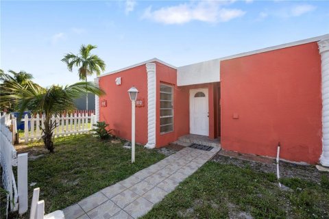 Propiedad comercial en Hollywood, Florida 197.7 m2 № 2190657