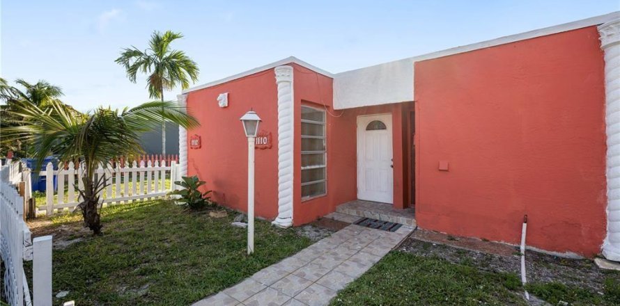 Propiedad comercial en Hollywood, Florida 197.7 m2 № 2190657