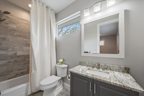 House in Sarasota, Florida 4 bedrooms, 289.86 sq.m. № 2110654 - photo 26