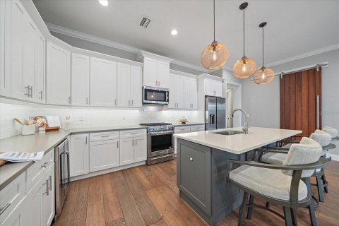 House in Sarasota, Florida 4 bedrooms, 289.86 sq.m. № 2110654 - photo 3