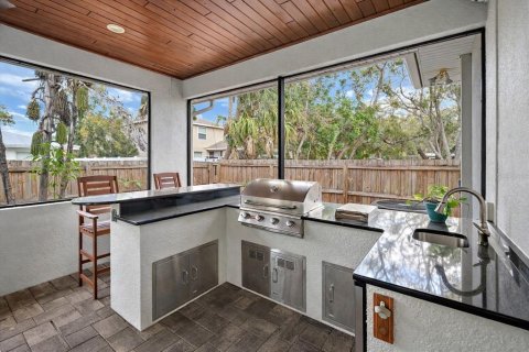 House in Sarasota, Florida 4 bedrooms, 289.86 sq.m. № 2110654 - photo 8