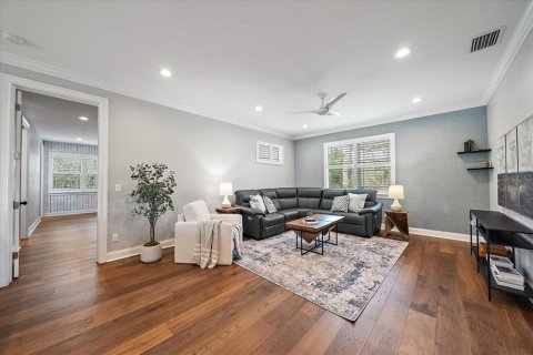 House in Sarasota, Florida 4 bedrooms, 289.86 sq.m. № 2110654 - photo 10