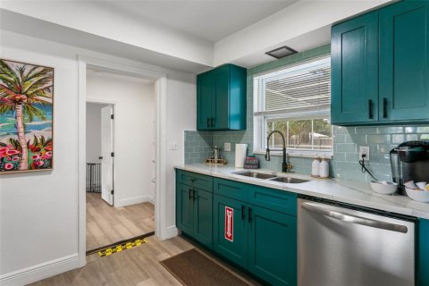 Casa en venta en Largo, Florida, 4 dormitorios, 167.04 m2 № 2386481 - foto 12