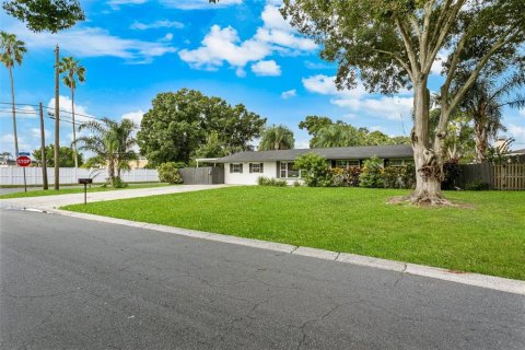 Casa en venta en Largo, Florida, 4 dormitorios, 167.04 m2 № 2386481 - foto 3