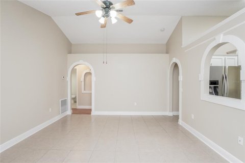 House in Orlando, Florida 3 bedrooms, 120.03 sq.m. № 1902823 - photo 2