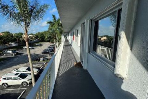 Copropriété à vendre à Atlantis, Floride: 2 chambres, 70.23 m2 № 2241970 - photo 21