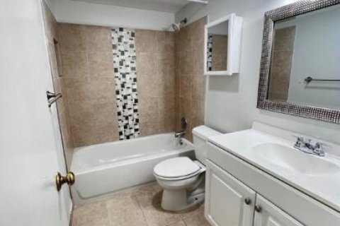 Copropriété à vendre à Atlantis, Floride: 2 chambres, 70.23 m2 № 2241970 - photo 15