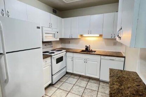 Copropriété à vendre à Atlantis, Floride: 2 chambres, 70.23 m2 № 2241970 - photo 3