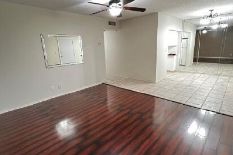 Copropriété à vendre à Atlantis, Floride: 2 chambres, 70.23 m2 № 2241970 - photo 17