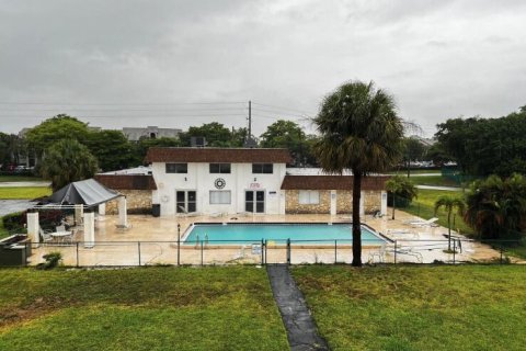 Copropriété à vendre à Atlantis, Floride: 2 chambres, 70.23 m2 № 2241970 - photo 18
