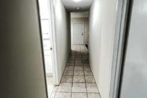 Copropriété à vendre à Atlantis, Floride: 2 chambres, 70.23 m2 № 2241970 - photo 14