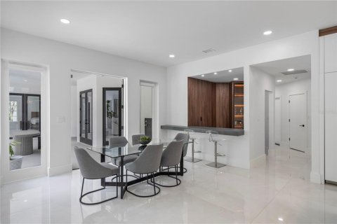 House in Orlando, Florida 5 bedrooms, 543.76 sq.m. № 1791634 - photo 13