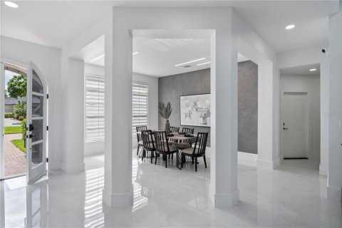 House in Orlando, Florida 5 bedrooms, 543.76 sq.m. № 1791634 - photo 9