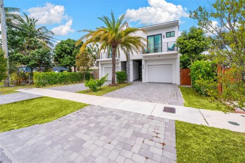 Купить таунхаус в Форт-Лодердейл, Флорида 4 спальни, 227.98м2, № 2024882 - фото 2