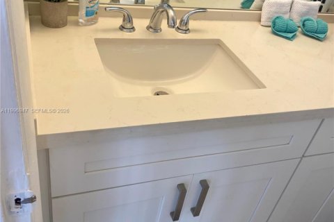 Immobilier commercial à louer à North Bay Village, Floride: 36.7 m2 № 2090507 - photo 10