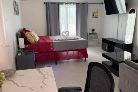 Immobilier commercial à louer à North Bay Village, Floride: 36.7 m2 № 2090507 - photo 3