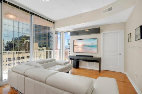 Condo in Orlando, Florida, 2 bedrooms  № 2396408 - photo 7