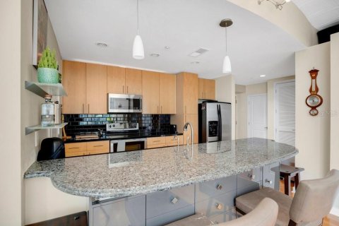 Condo in Orlando, Florida, 2 bedrooms  № 2396408 - photo 5