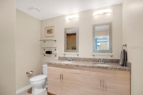 Condo in Orlando, Florida, 2 bedrooms  № 2396408 - photo 12