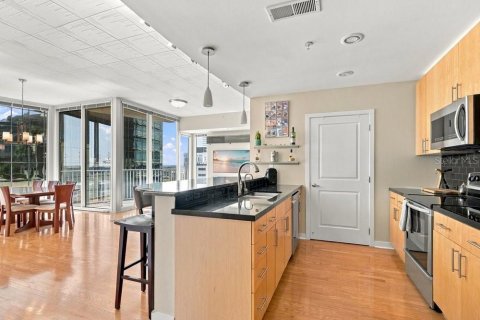 Condo in Orlando, Florida, 2 bedrooms  № 2396408 - photo 2