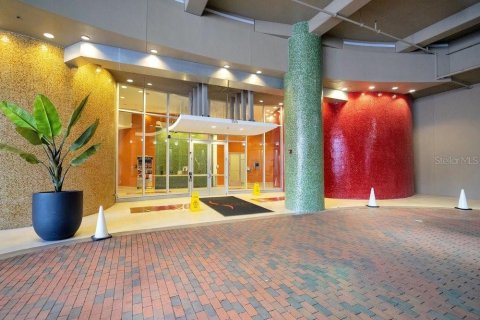 Condo in Orlando, Florida, 2 bedrooms  № 2396408 - photo 22