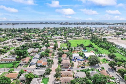 Casa en venta en Lake Worth, Florida, 3 dormitorios, 149.48 m2 № 1930142 - foto 28