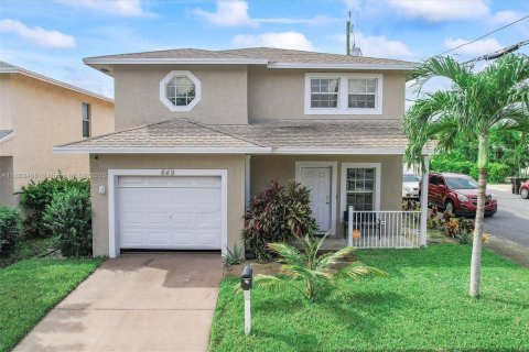 Casa en venta en Lake Worth, Florida, 3 dormitorios, 149.48 m2 № 1930142 - foto 1