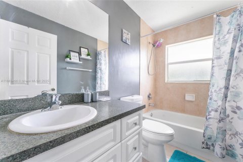 Casa en venta en Lake Worth, Florida, 3 dormitorios, 149.48 m2 № 1930142 - foto 18