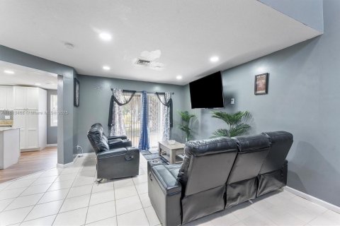 Casa en venta en Lake Worth, Florida, 3 dormitorios, 149.48 m2 № 1930142 - foto 4
