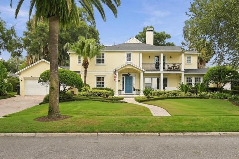 House in Orlando, Florida 6 bedrooms, 351.26 sq.m. № 2361317