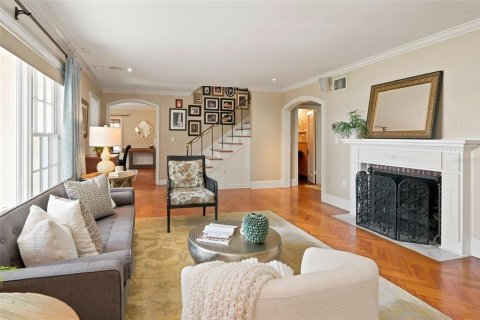 Casa en venta en Orlando, Florida, 6 dormitorios, 351.26 m2 № 2361317 - foto 9