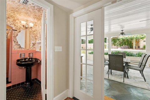 Casa en venta en Orlando, Florida, 6 dormitorios, 351.26 m2 № 2361317 - foto 11