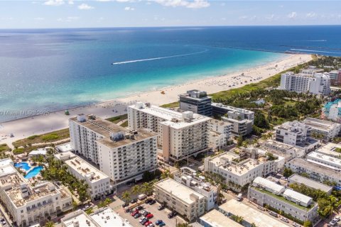 Condo in Miami Beach, Florida, 1 bedroom  № 1978371 - photo 29
