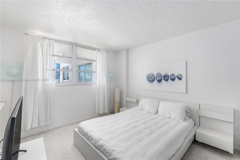 Condo in Miami Beach, Florida, 1 bedroom  № 1978371 - photo 12