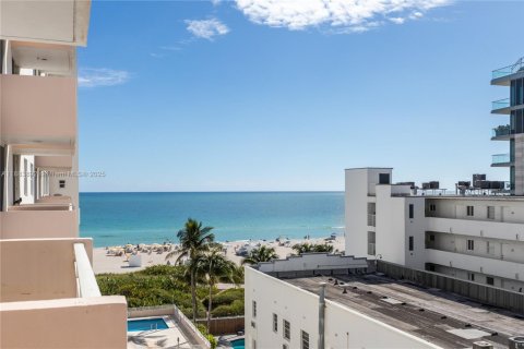 Condo in Miami Beach, Florida, 1 bedroom  № 1978371 - photo 4