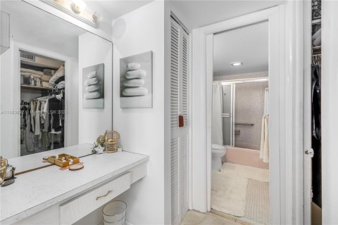 Condo in Miami Beach, Florida, 1 bedroom  № 1978371 - photo 18