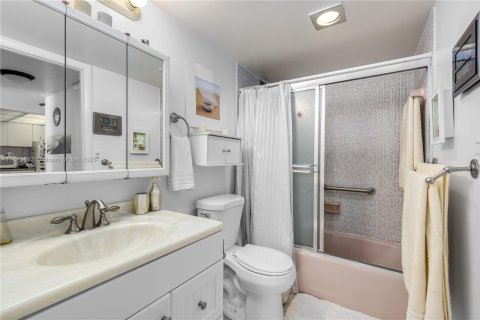 Condo in Miami Beach, Florida, 1 bedroom  № 1978371 - photo 14