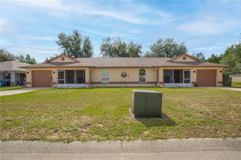 Commercial property in Floral City, Florida 3 bedrooms, 175.21 sq.m. № 2204179