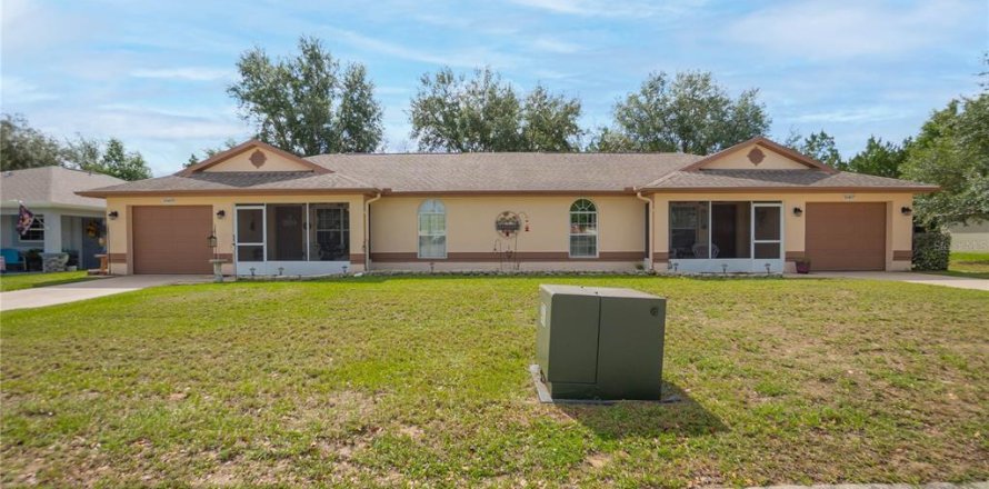 Commercial property in Floral City, Florida 3 bedrooms, 175.21 sq.m. № 2204179