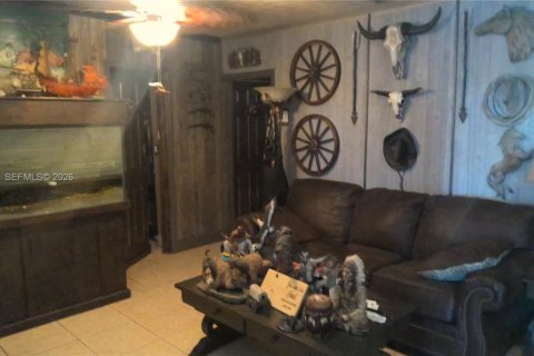 Casa en venta en Miami, Florida, 3 dormitorios, 184.69 m2 № 2057616 - foto 2