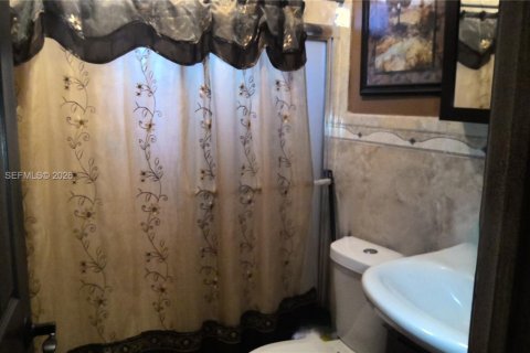 Casa en venta en Miami, Florida, 3 dormitorios, 184.69 m2 № 2057616 - foto 10