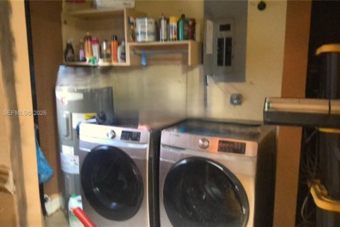 Casa en venta en Miami, Florida, 3 dormitorios, 184.69 m2 № 2057616 - foto 16